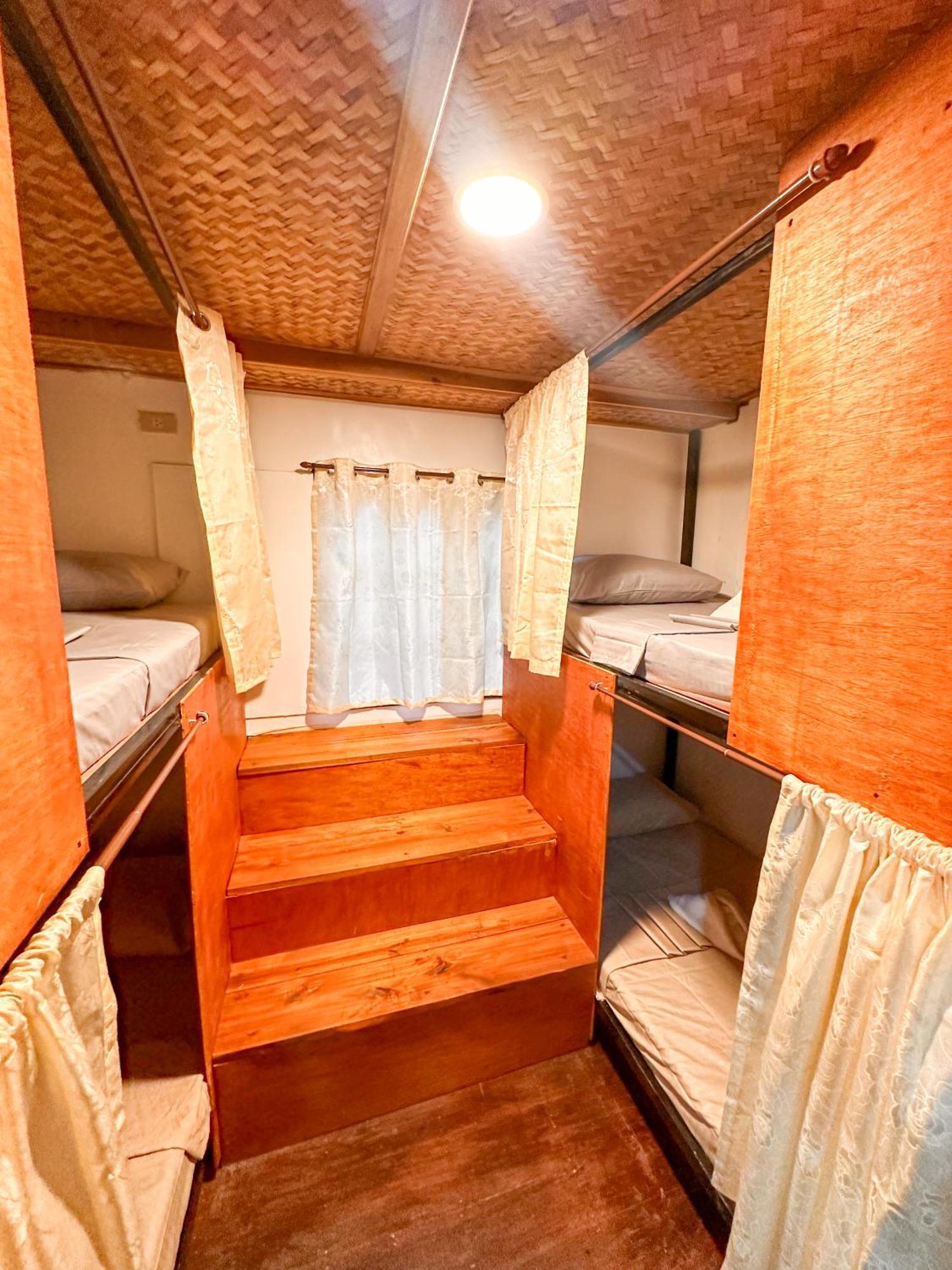 Hangout'S Hostel El Nido Esterno foto