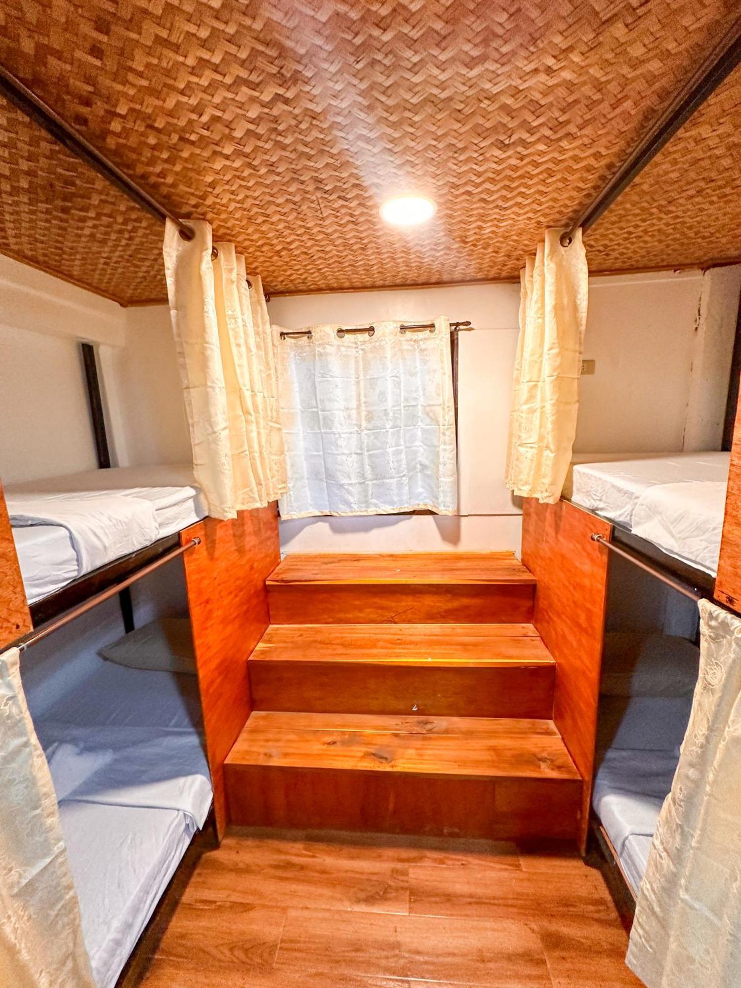 Hangout'S Hostel El Nido Esterno foto