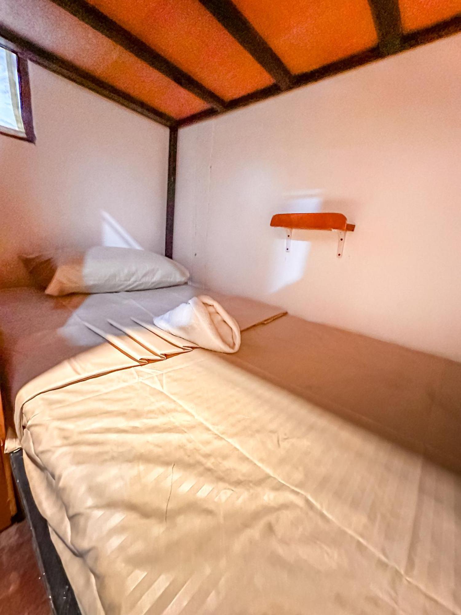 Hangout'S Hostel El Nido Esterno foto