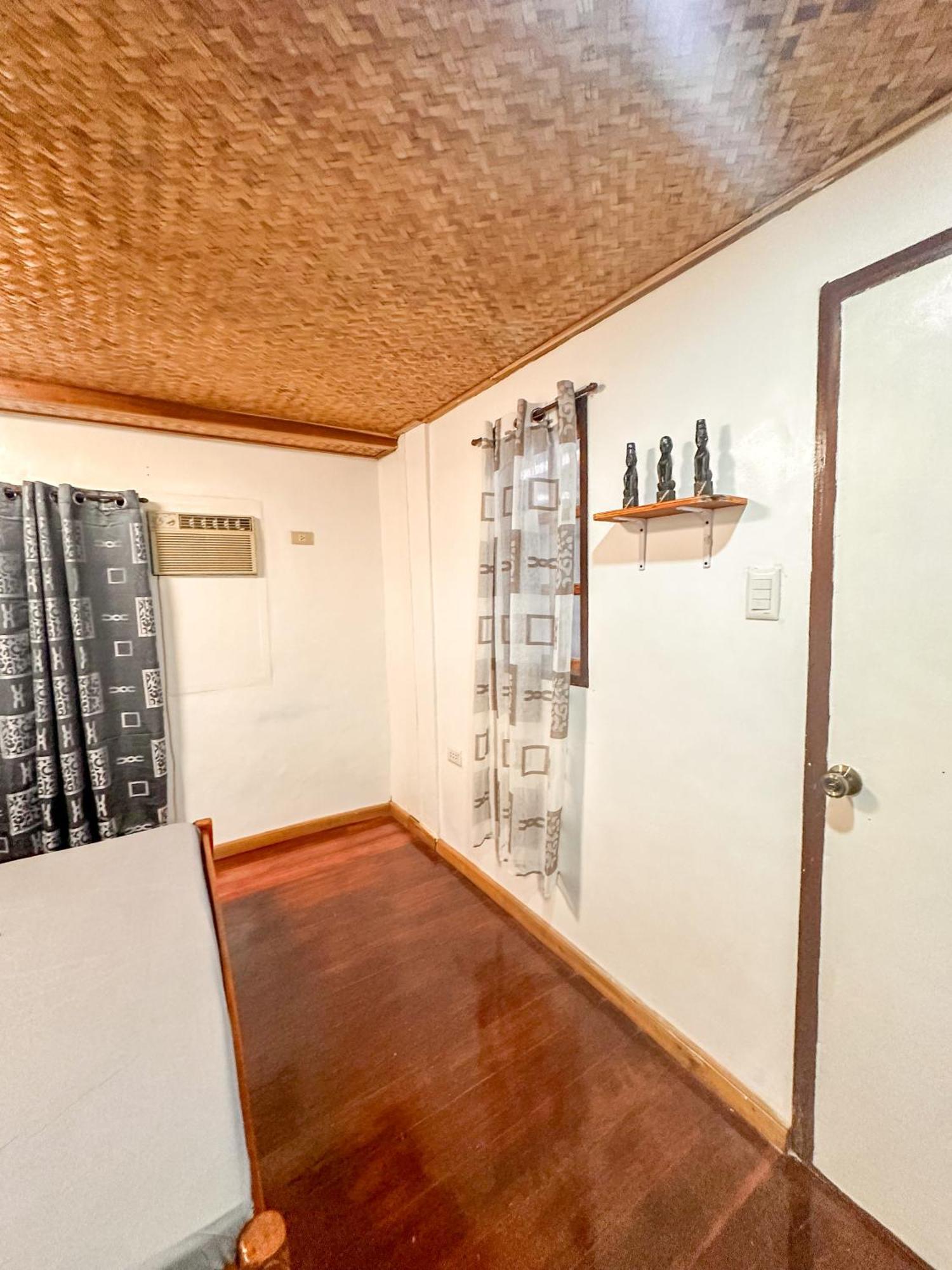Hangout'S Hostel El Nido Esterno foto